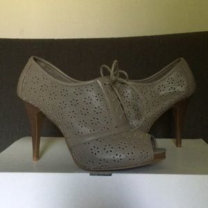 Cut-out detail heels